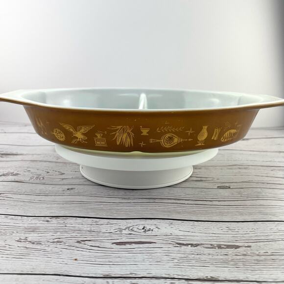 Vintage Pyrex Early American Pattern 1.5 Qt Divided Casserole, Gold Eagle Brown - Picture 1 of 10
